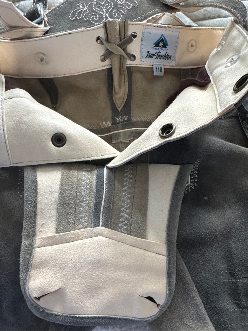 Authentic BONDI Isar-Trachten boys’ short Lederhosen with traditional suspenders - Picture 10 of 13